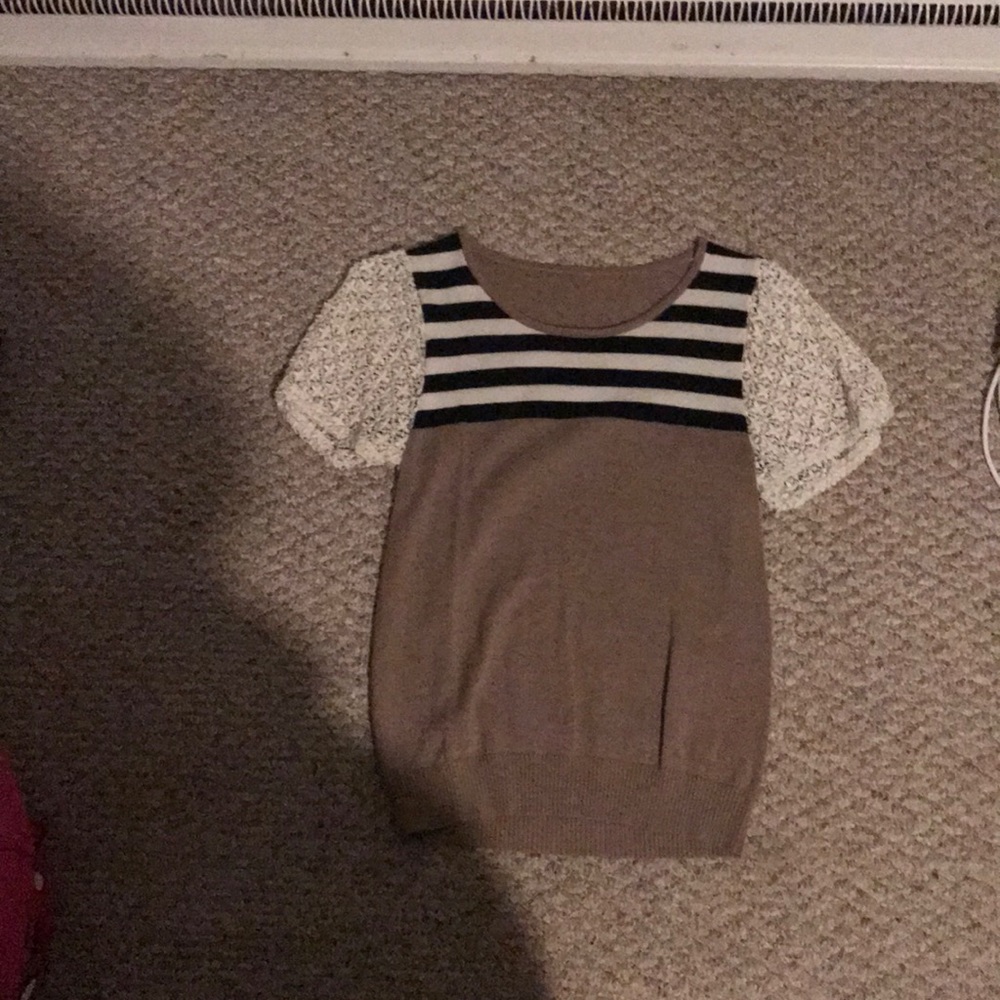 Short sleeve sweater